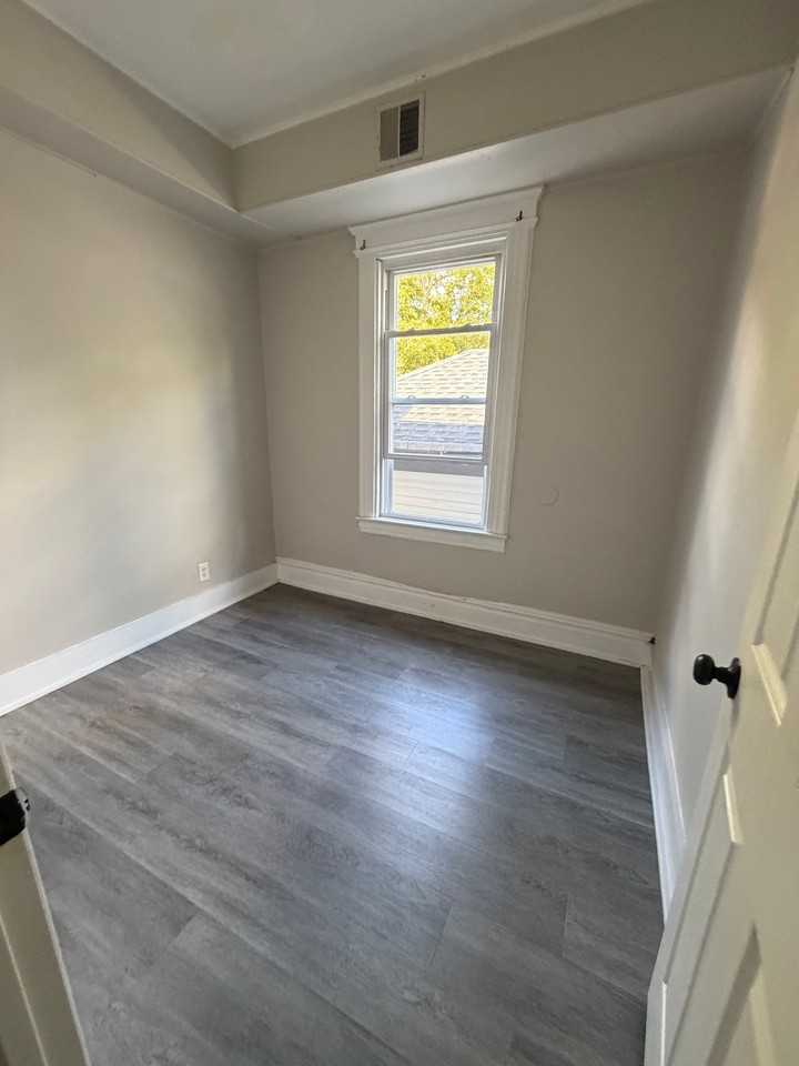 136 Shepard Ave #5 - Photo 5 of 6
