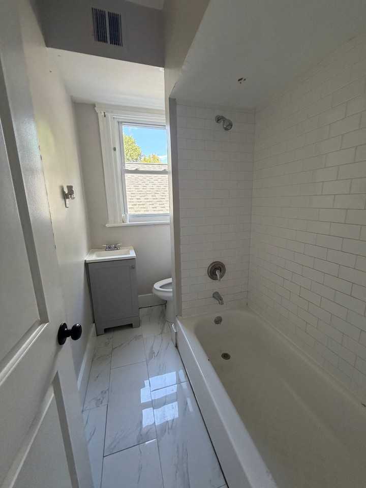 136 Shepard Ave #5 - Photo 6 of 6