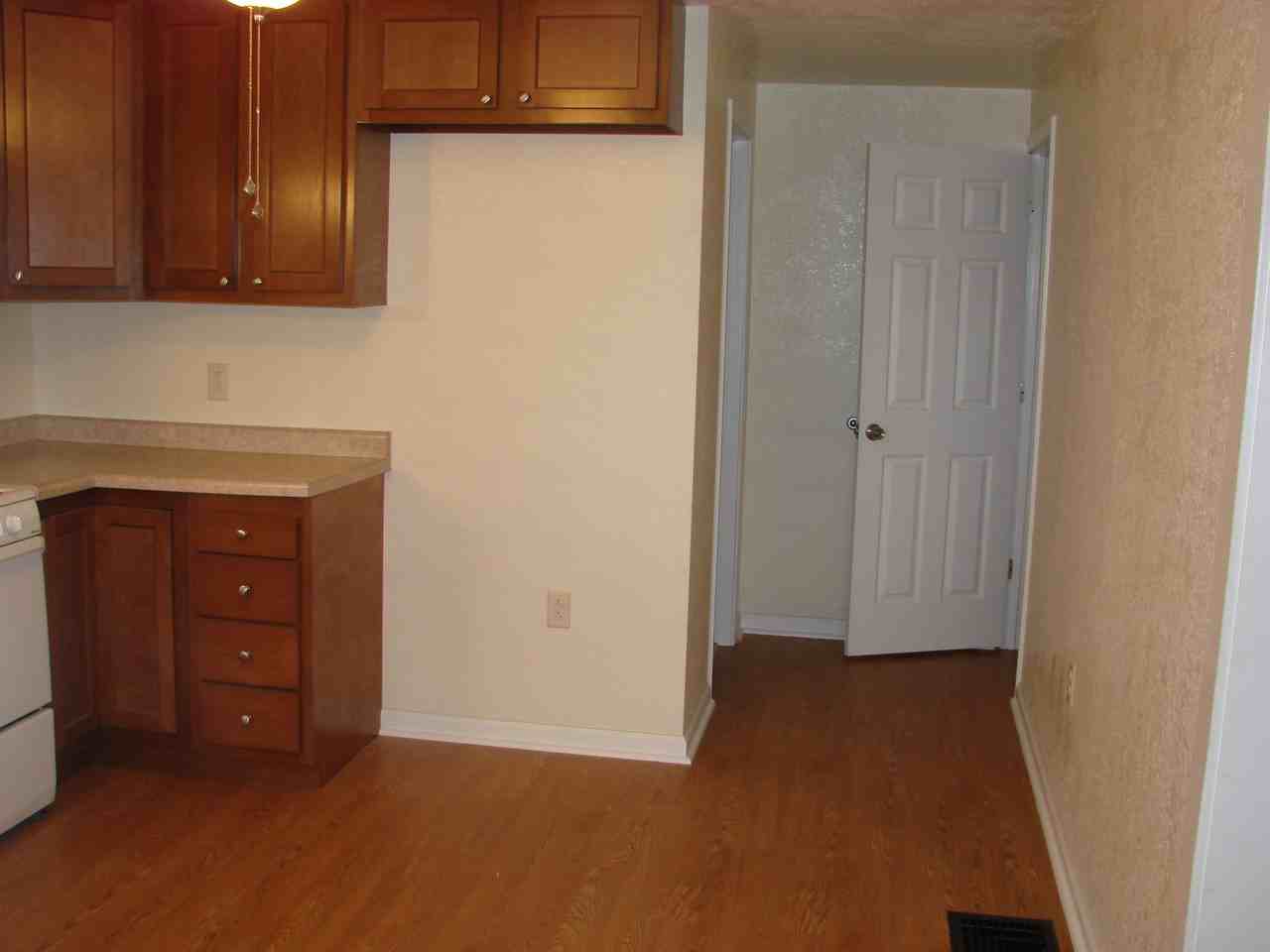 104 Oliver Ave - Photo 4 of 14