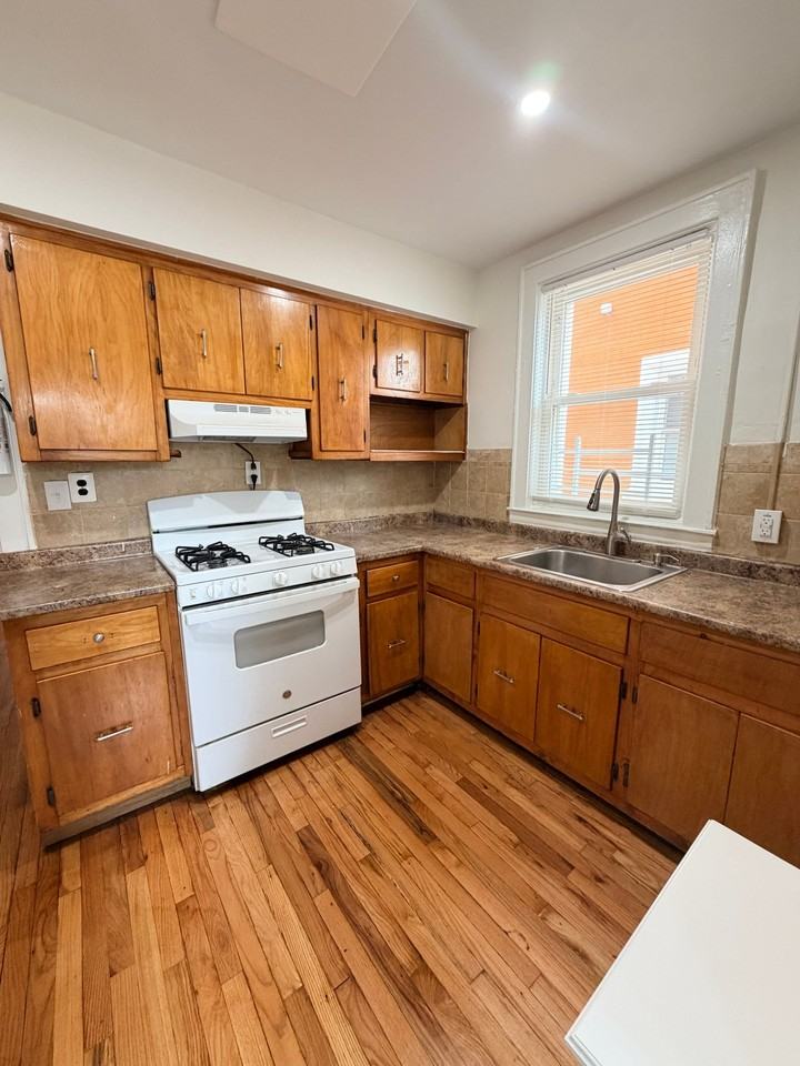 2857 Dewey Ave #1 - Photo 4 of 7