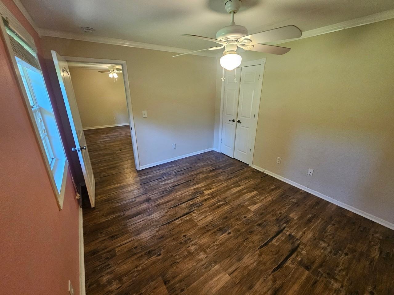 470 Forest Ave - Photo 3 of 11
