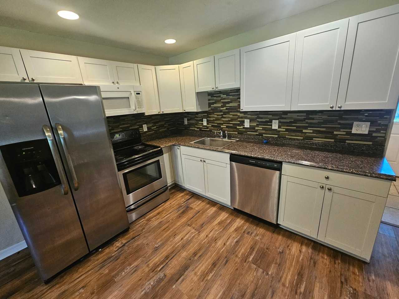 470 Forest Ave - Photo 5 of 11