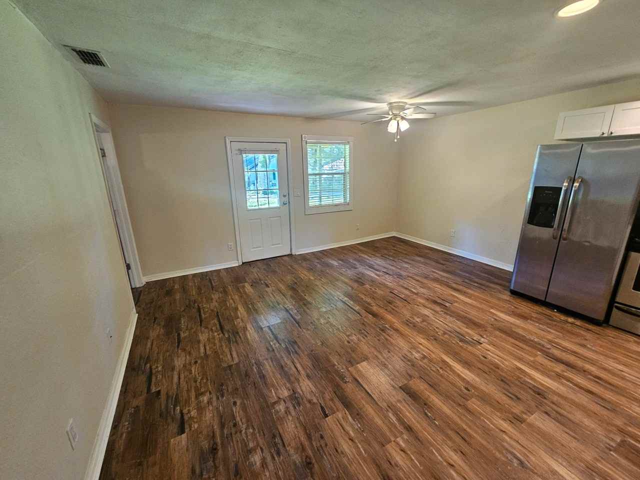 470 Forest Ave - Photo 6 of 11