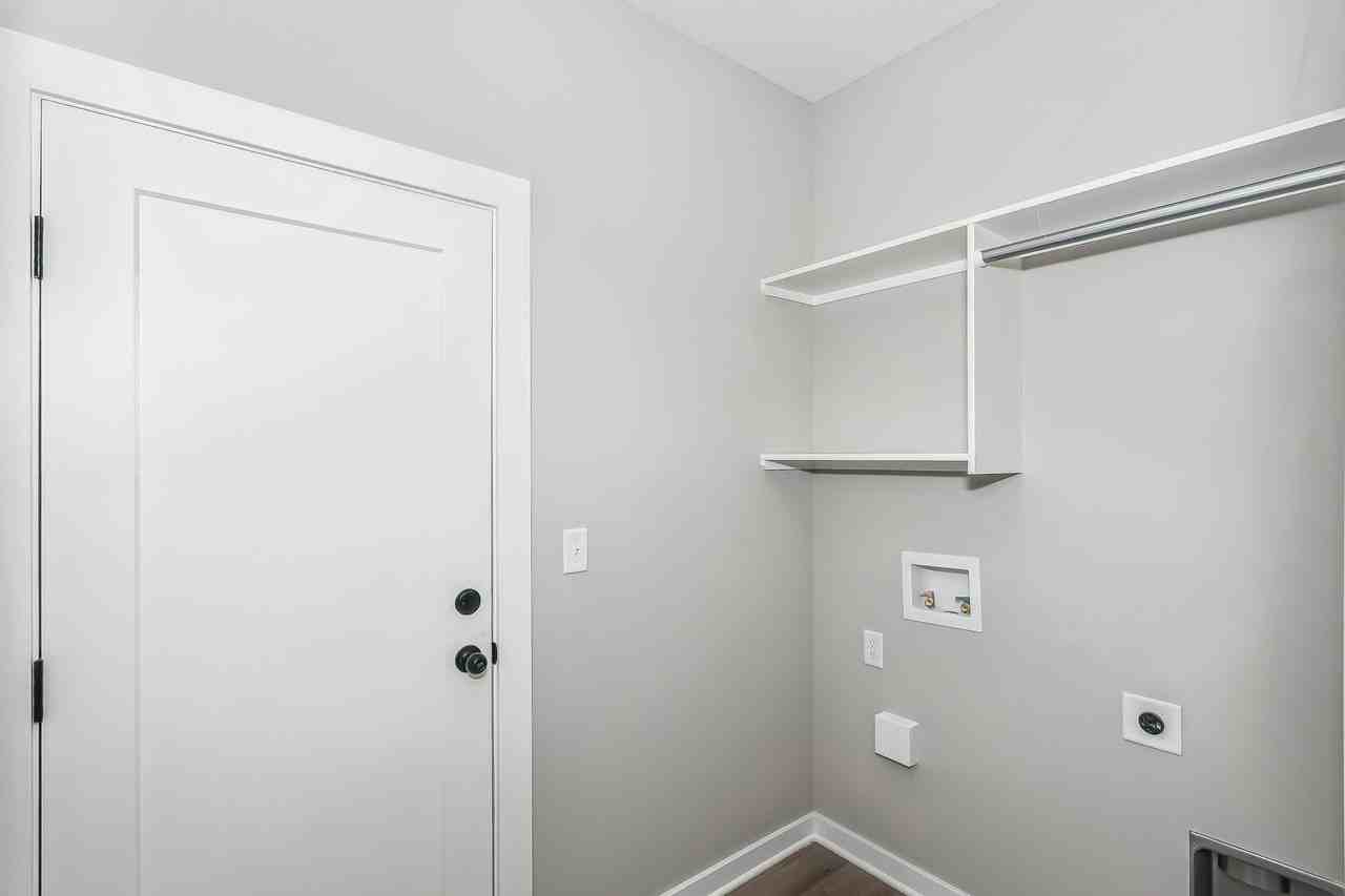 903 S Logan St - Photo 7 of 16