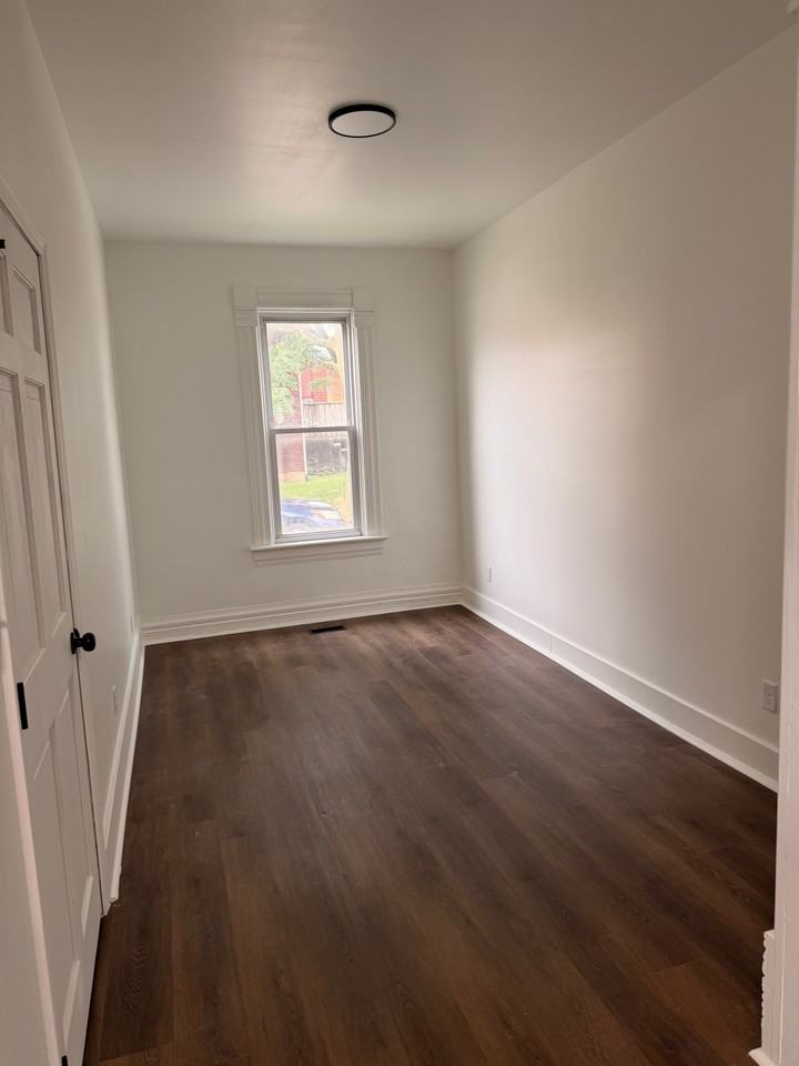 274 S Main St - Photo 3 of 5