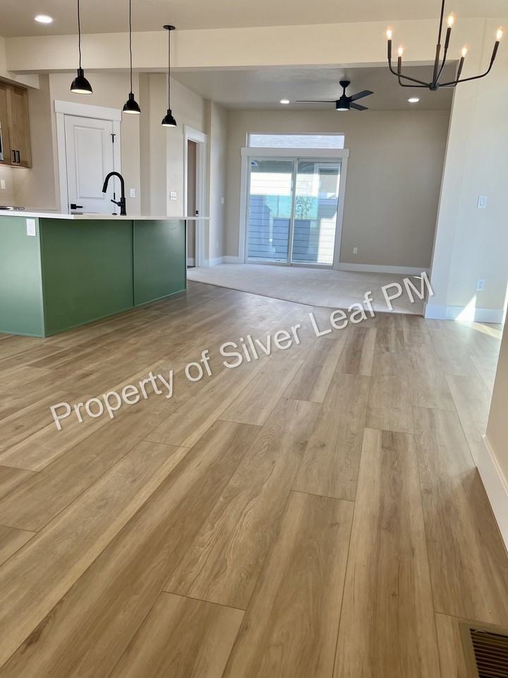 340 E Mayfield Springs Blvd - Photo 2 of 20