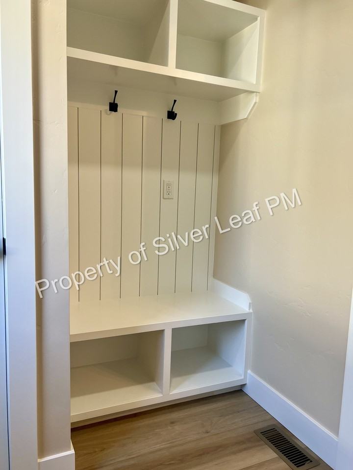 340 E Mayfield Springs Blvd - Photo 3 of 20