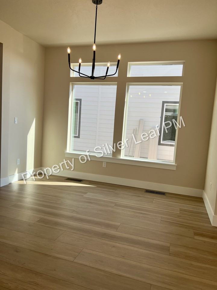 340 E Mayfield Springs Blvd - Photo 6 of 20