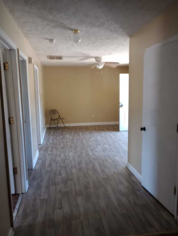 736 Kings Rd - Photo 3 of 3