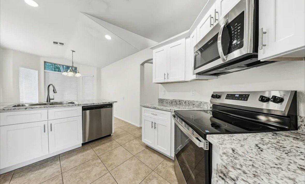 1210 106th St S - Photo 2 of 8