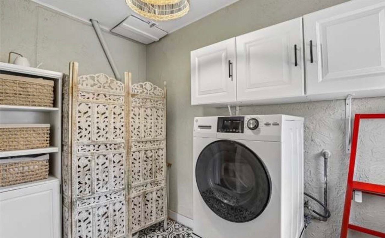304 W 32nd St - Photo 7 of 18