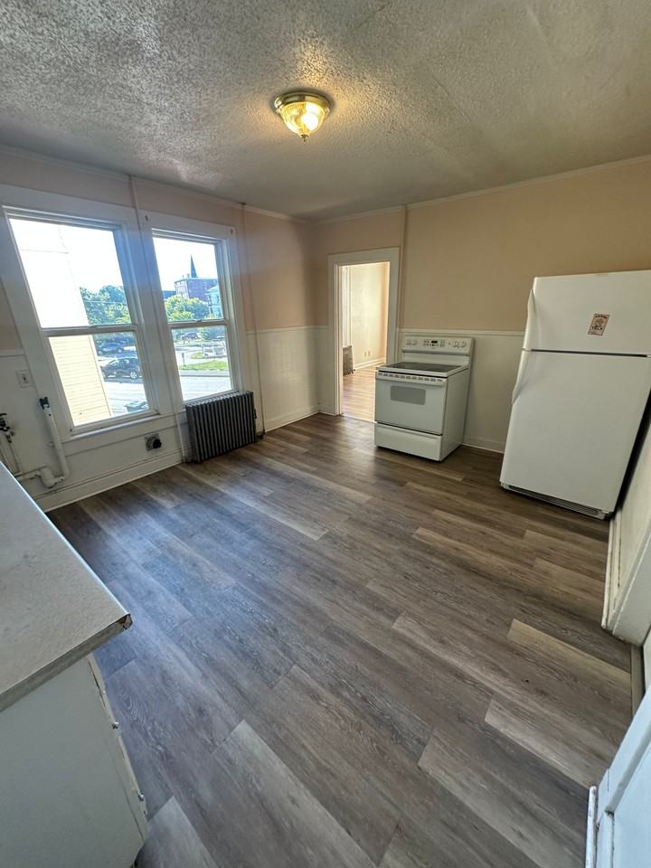 57 College St #2 - Photo 2 of 11