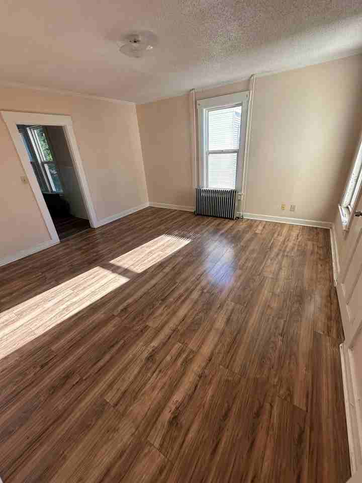 57 College St #2 - Photo 3 of 11
