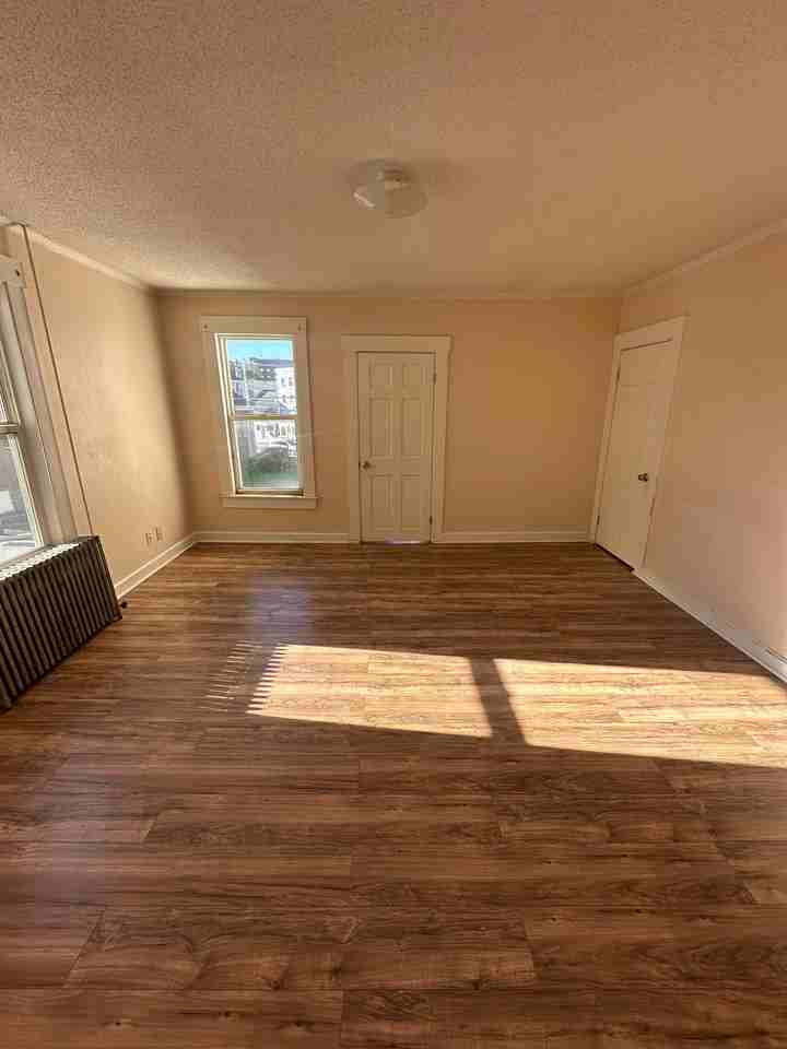 57 College St #2 - Photo 4 of 11