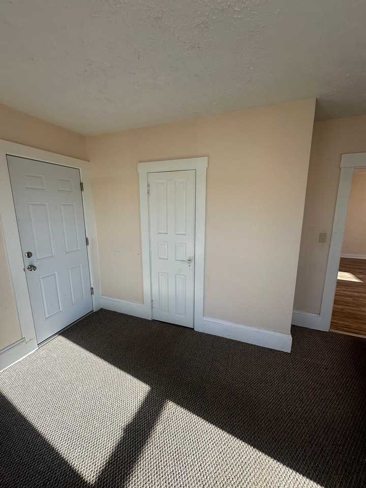 57 College St #2 - Photo 5 of 11