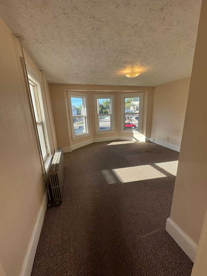 57 College St #2 - Photo 6 of 11