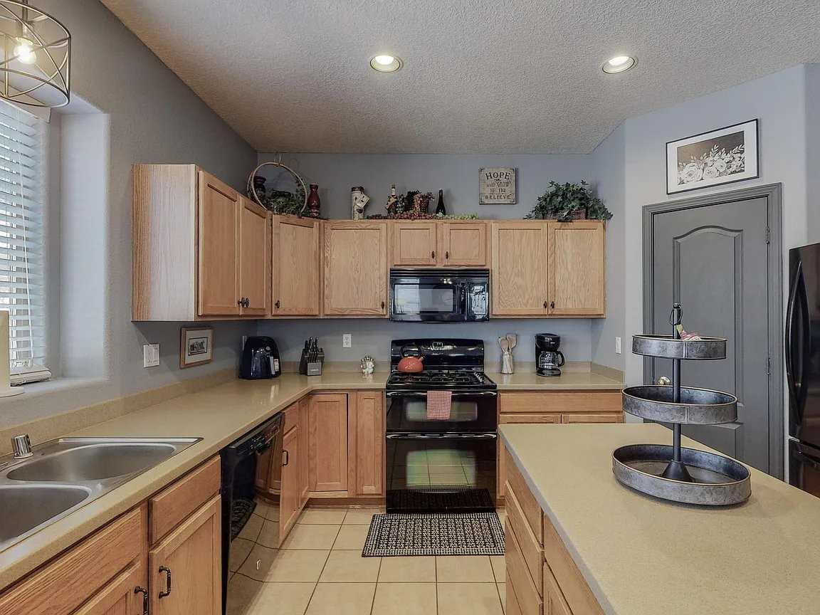 3538 Red Canyon Rd Ne - Photo 3 of 12