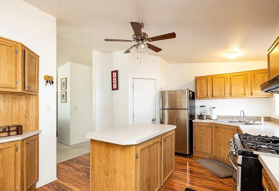 1827 W Shellie Dr #1 - Photo 3 of 10