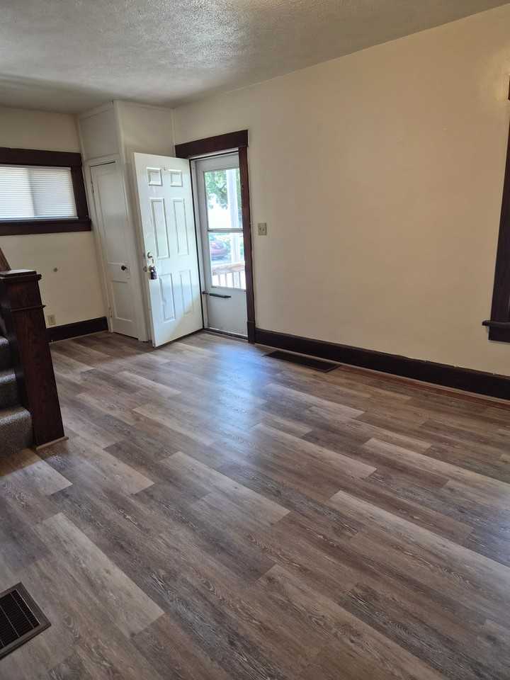 806 Columbus Ave Nw - Photo 3 of 19