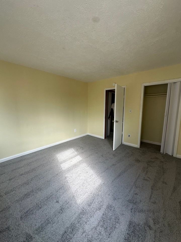 2420 Orleans St - Photo 3 of 11