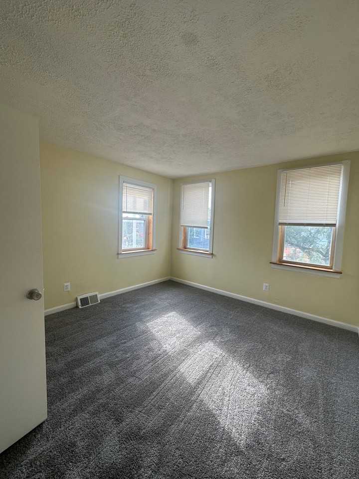 2420 Orleans St - Photo 6 of 11
