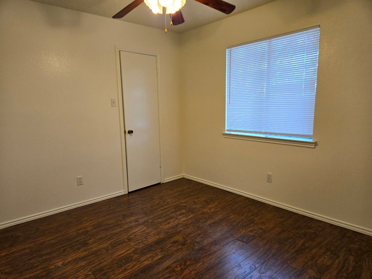 1106 Buttercup Cir - Photo 6 of 12