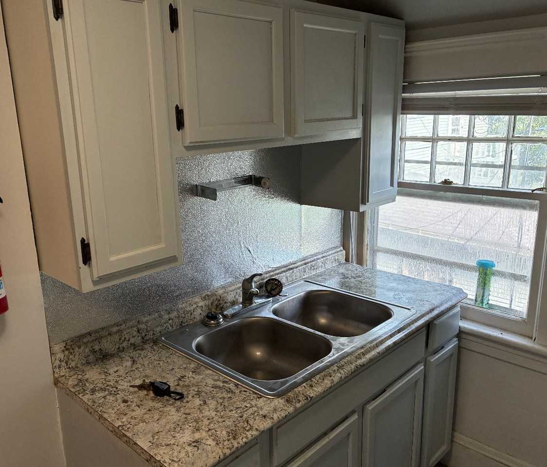 309 3rd St #3 - Photo 2 of 6
