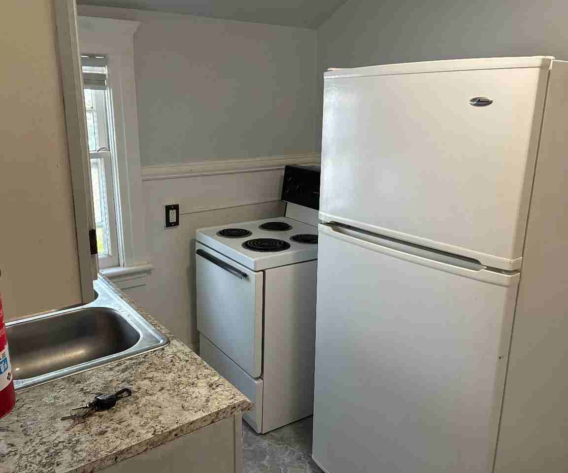 309 3rd St #3 - Photo 3 of 6
