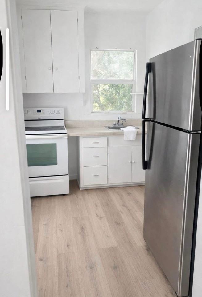 2928 Nw 14th Ave #1 - Photo 3 of 5