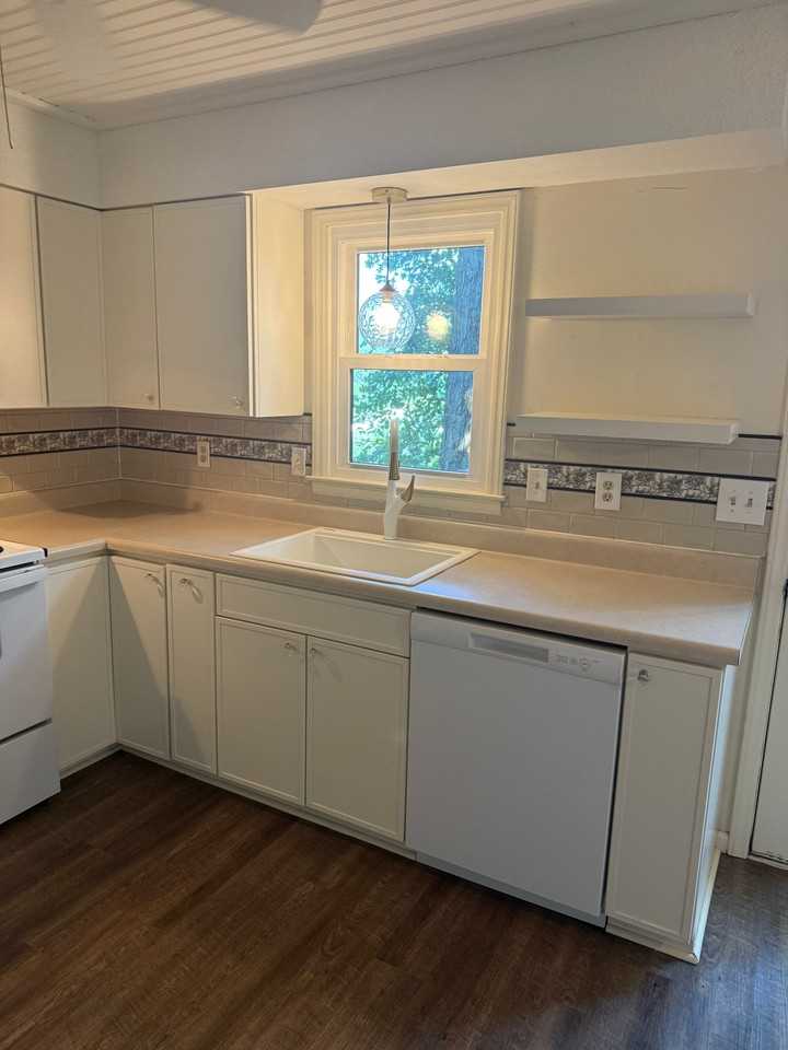 348 River Rd #A1 - Photo 4 of 12