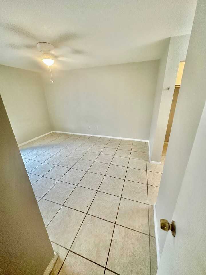 13133 Independence Ave - Photo 6 of 10