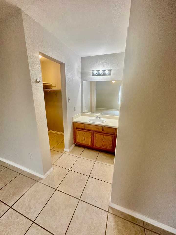 13133 Independence Ave - Photo 7 of 10