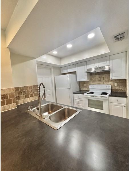 810 Ne 8th St - Photo 4 of 24