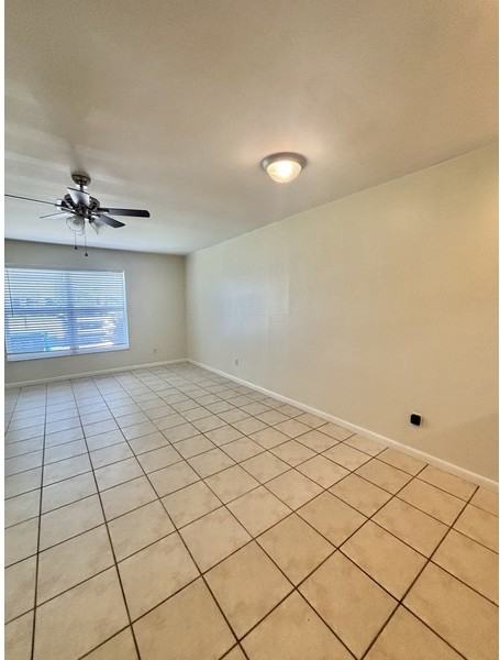 810 Ne 8th St - Photo 7 of 24