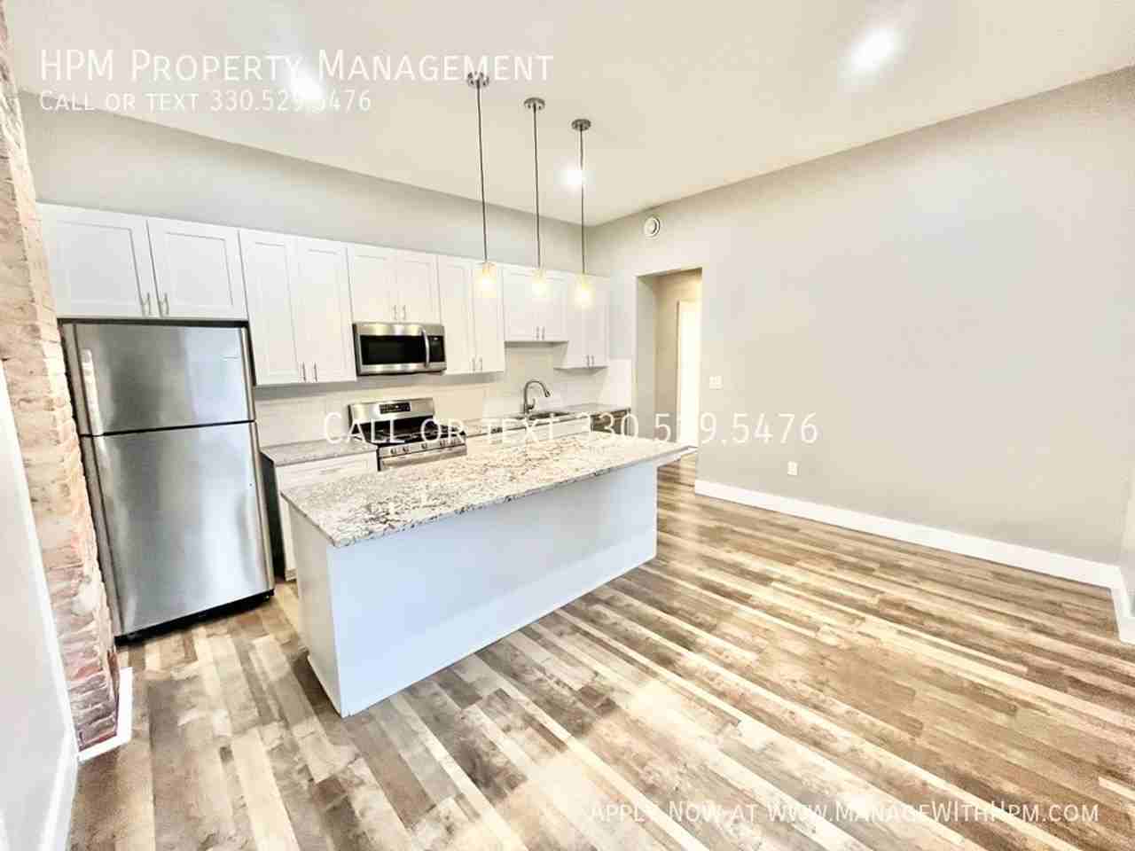 2179 W 11th St #7 - Photo 2 of 12