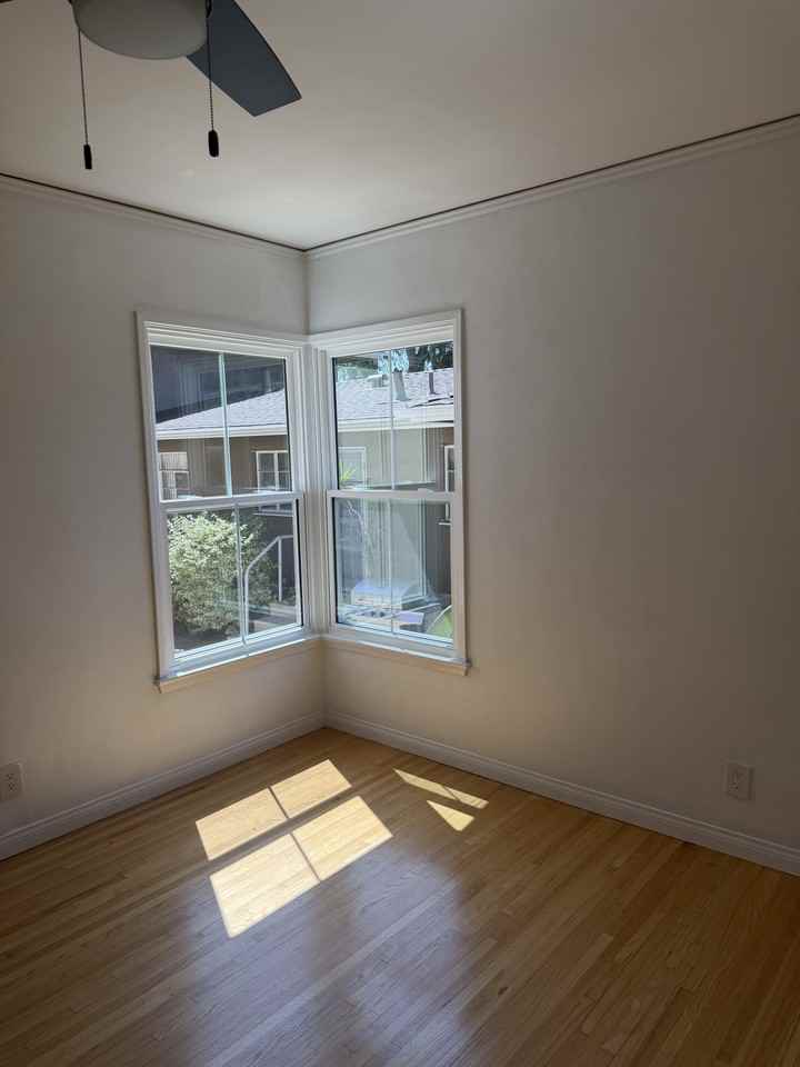 1220 E Glenoaks Blvd #1 - Photo 5 of 17
