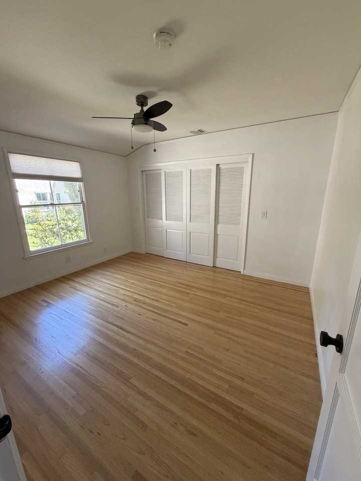 1220 E Glenoaks Blvd #1 - Photo 7 of 17
