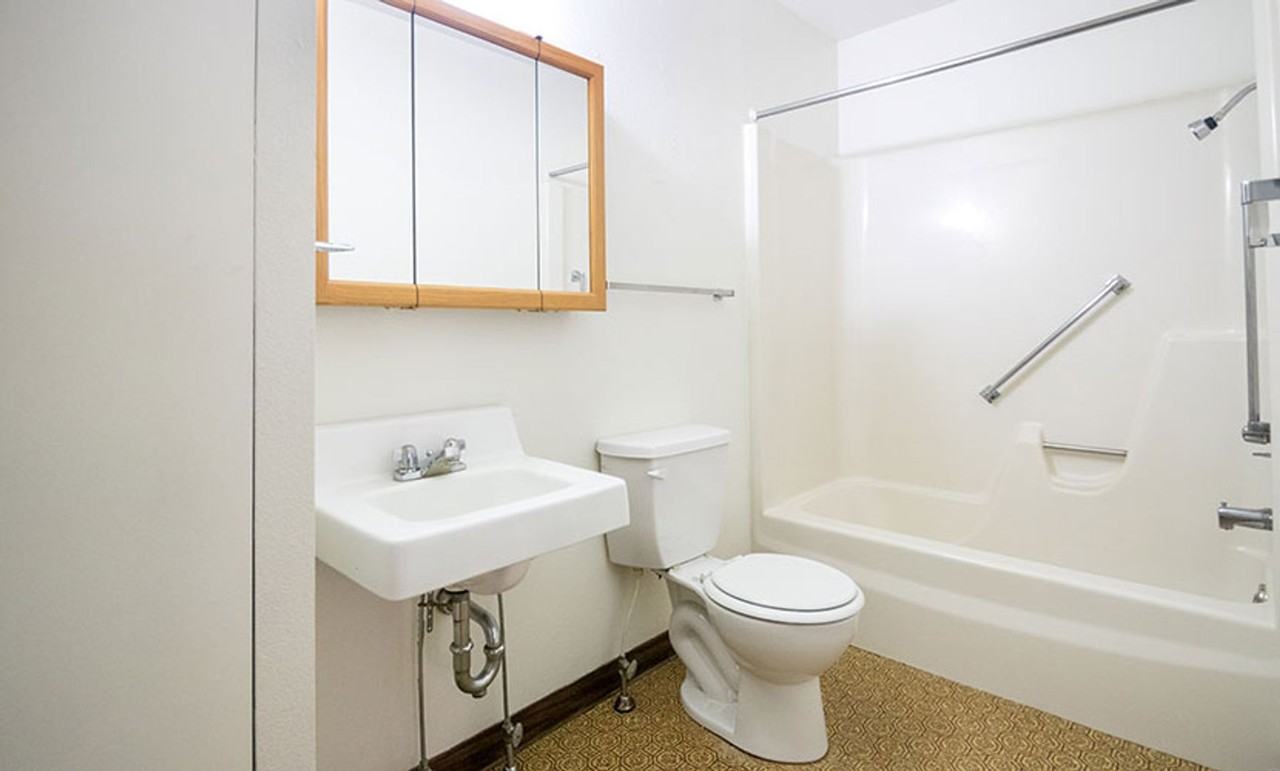 206 Kansas Ave Nw #1 - Photo 5 of 7