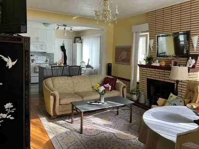 11827 92 St Nw - Photo 3 of 8
