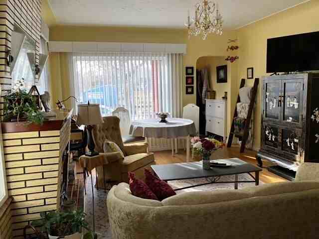 11827 92 St Nw - Photo 4 of 8