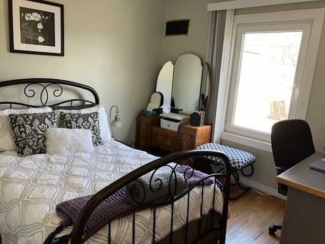 11827 92 St Nw - Photo 6 of 8