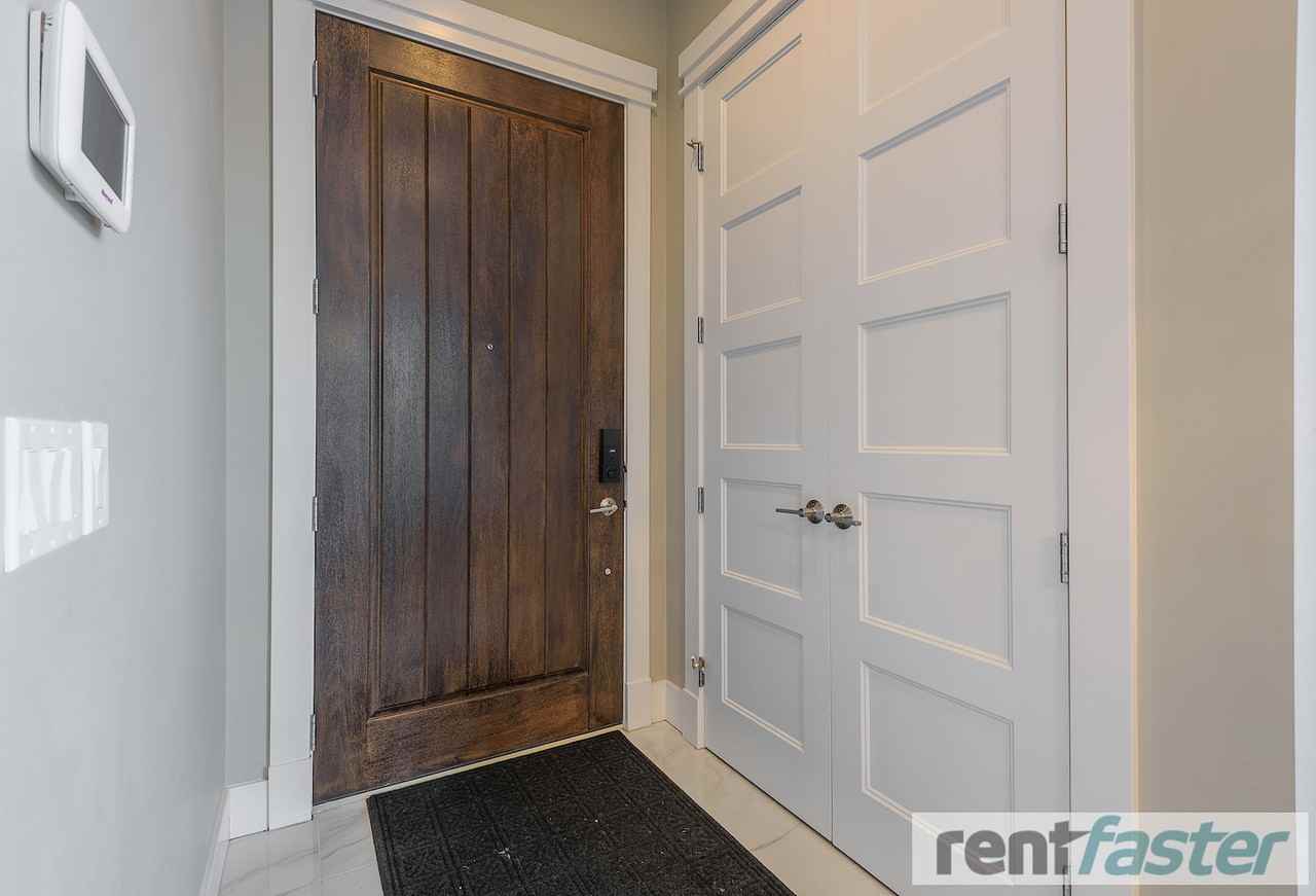 1903 44 Ave Sw - Photo 4 of 33