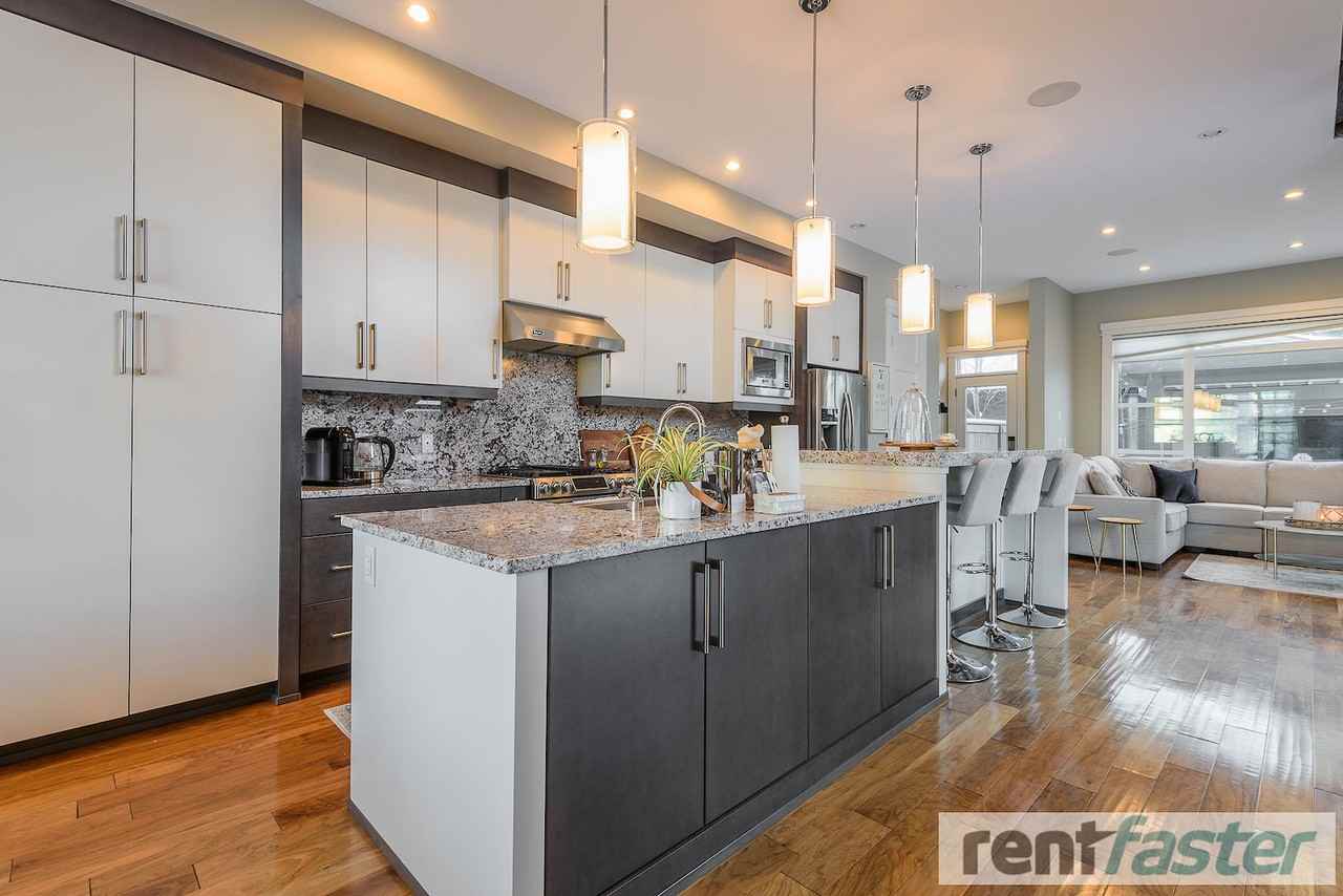 1903 44 Ave Sw - Photo 5 of 33