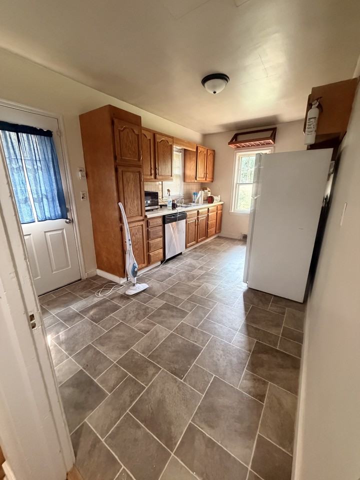 1332 N 4th St - Photo 2 of 9
