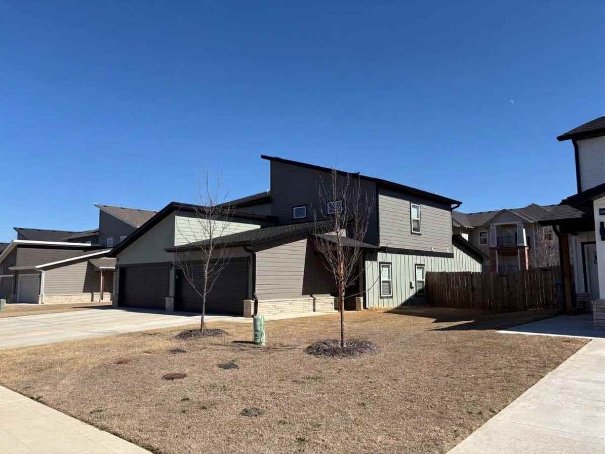 2607 Sw Lofoten St #NA - Photo 3 of 12
