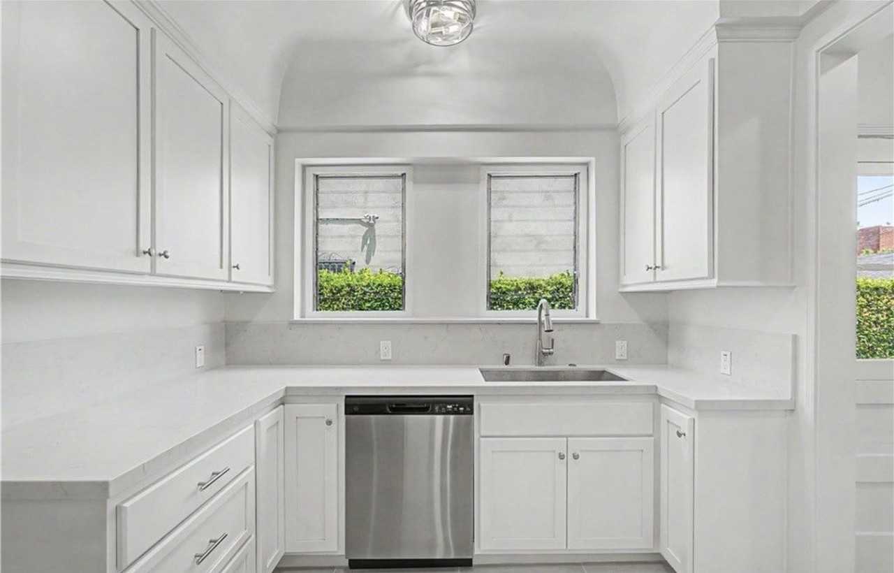 828 S Detroit St #828 - Photo 7 of 21