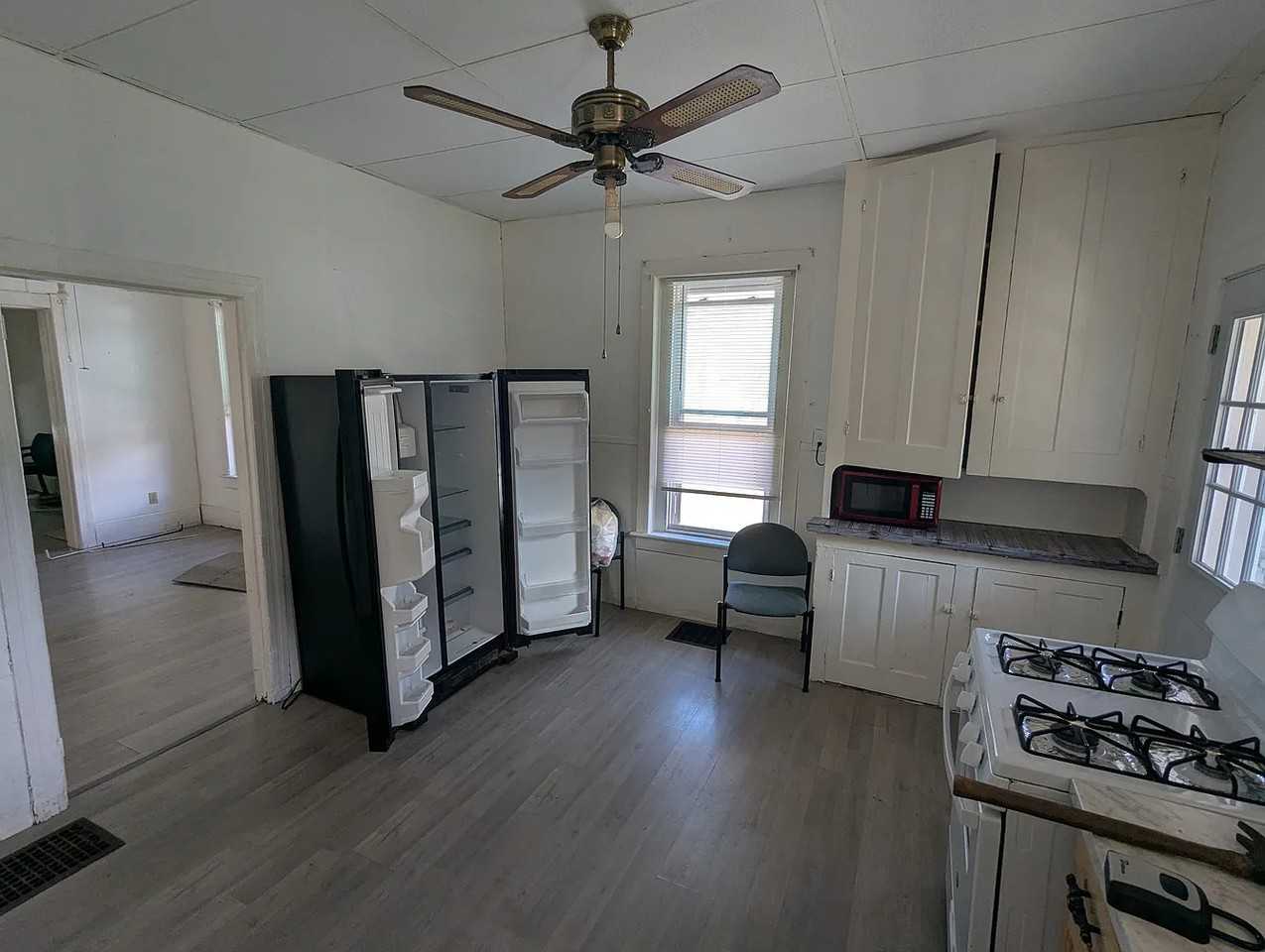 431 W Edwin St #NA - Photo 2 of 10