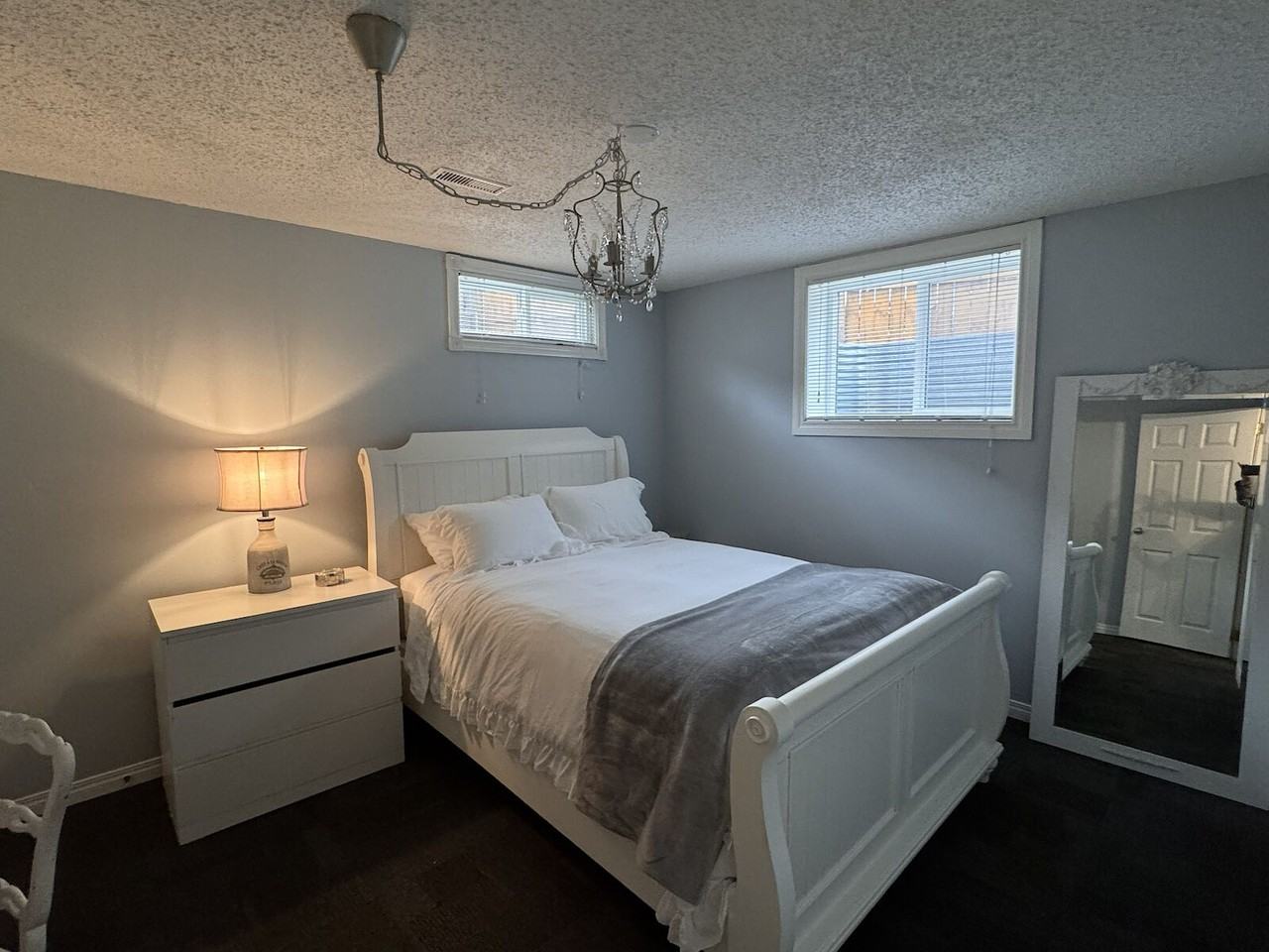 2731 17a St Nw Lowr - Photo 2 of 28