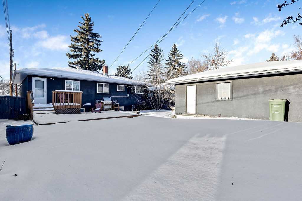 70 Fairview Cres Se - Photo 2 of 23