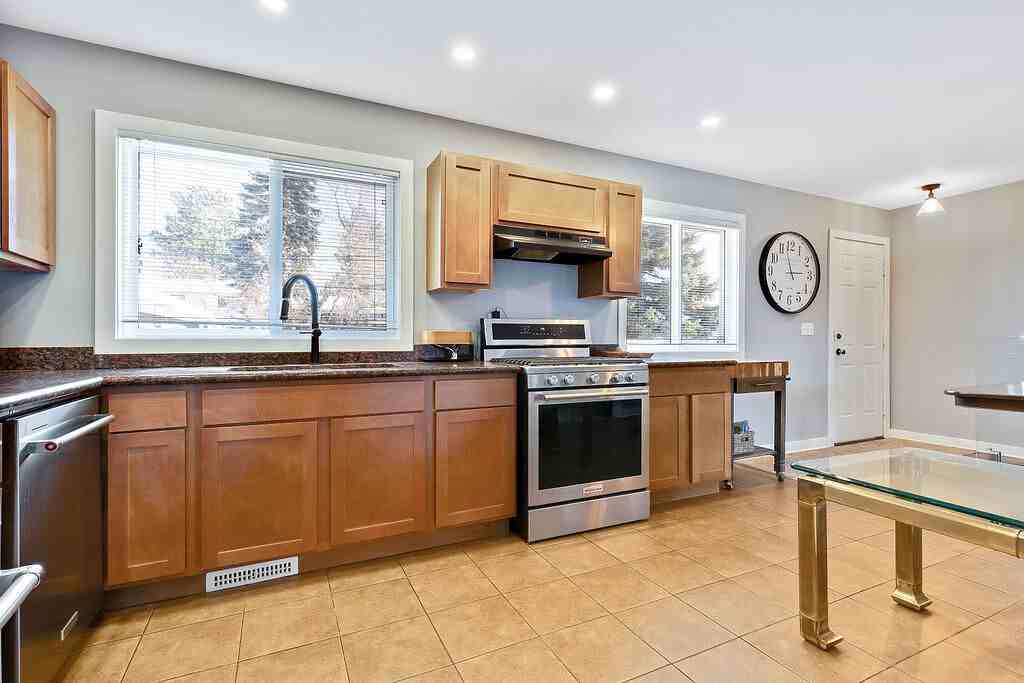 70 Fairview Cres Se - Photo 7 of 23